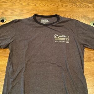 Women’s Levi’s tee shirt